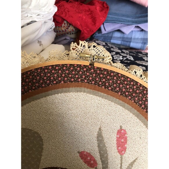 Vintage Handmade Quilted Geese Applique Round Wood Frame Art Wall Hanging 12” - Picture 2 of 4